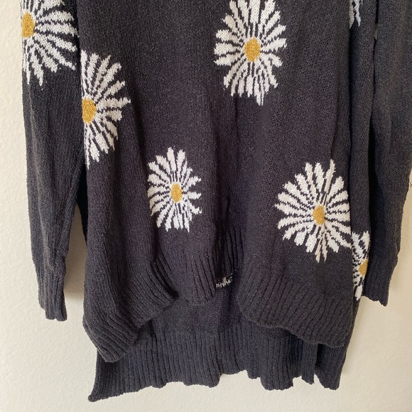 Show Me You MuMu Hug Me Sweater Daisy Love Knit - Picture 6 of 7